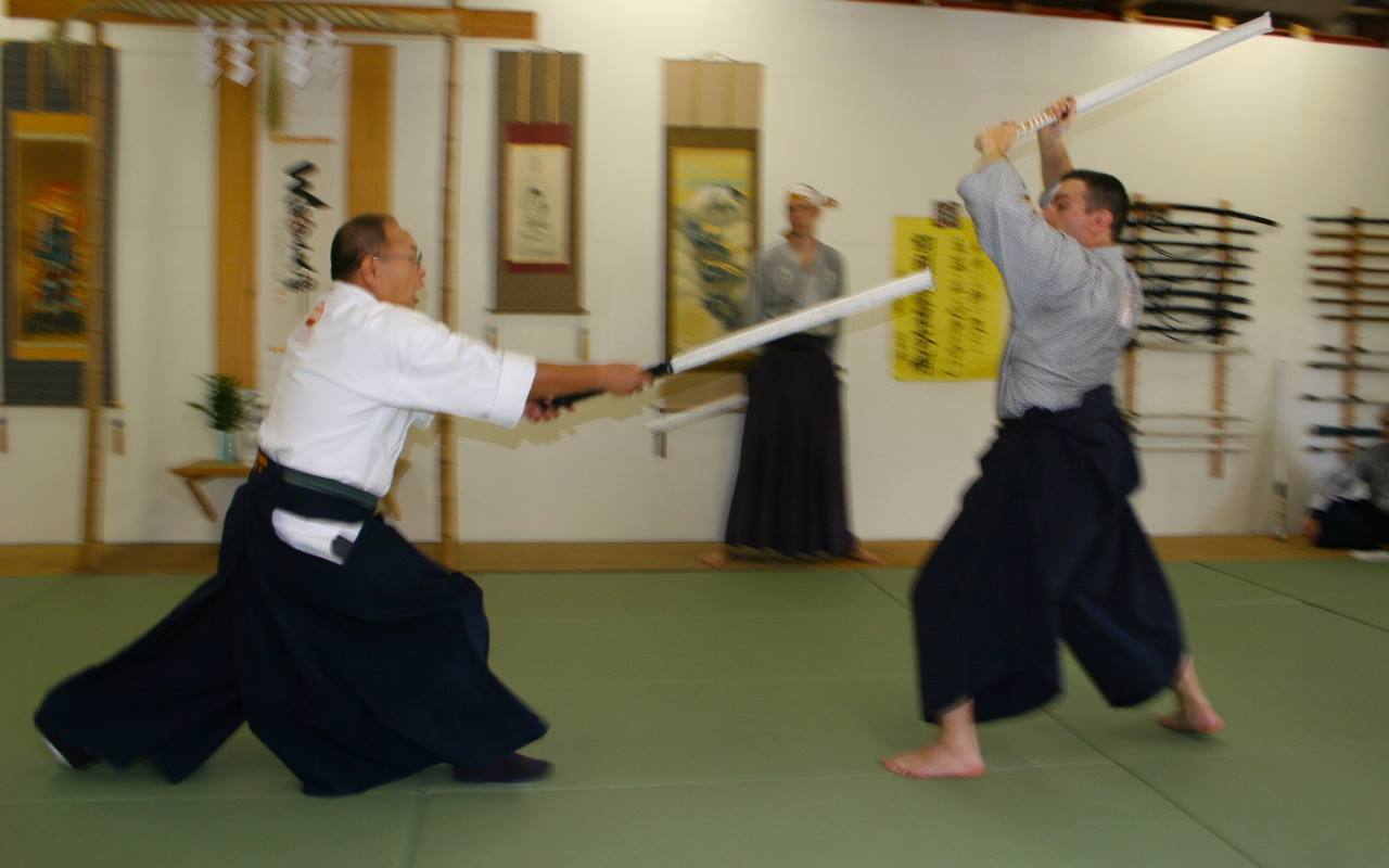 maitre Manaka démontre le ninja-biken-jutsu